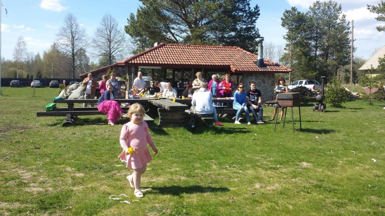 Готель Paeevatalu Camping Vilusi Екстер'єр фото